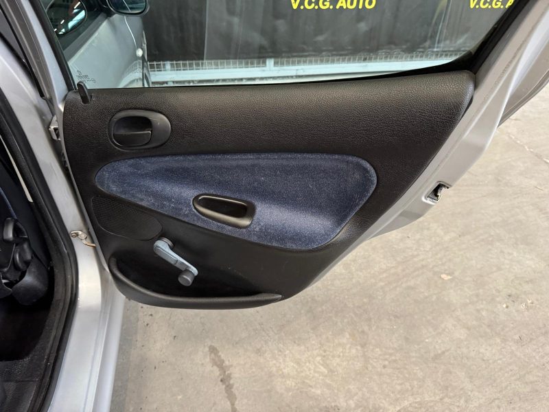 PEUGEOT 206  1.4i 75 XT 