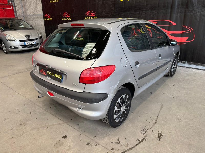PEUGEOT 206  1.4i 75 XT 