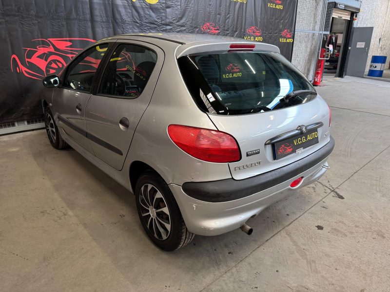 PEUGEOT 206  1.4i 75 XT 