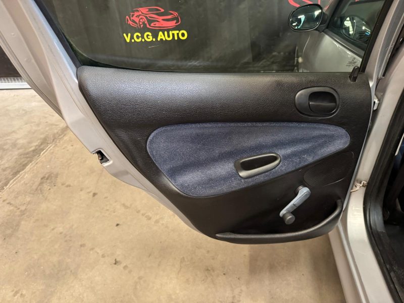 PEUGEOT 206  1.4i 75 XT 