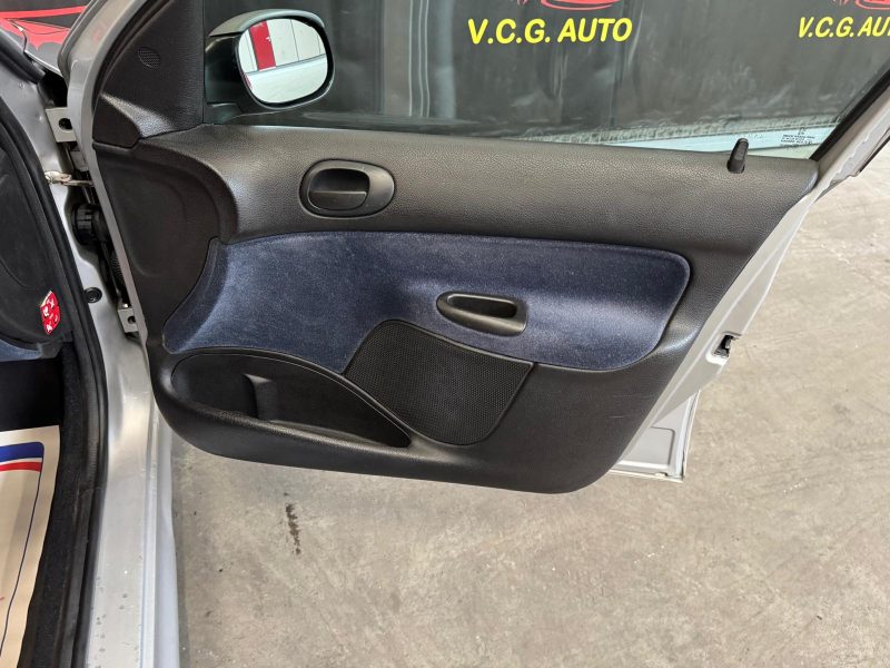 PEUGEOT 206  1.4i 75 XT 