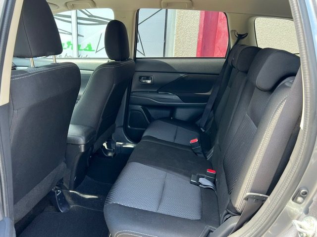 MITSUBISHI OUTLANDER 2016