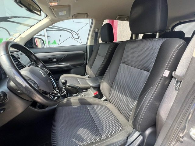 MITSUBISHI OUTLANDER 2016