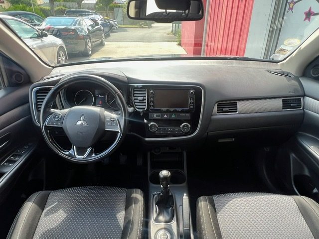 MITSUBISHI OUTLANDER 2016