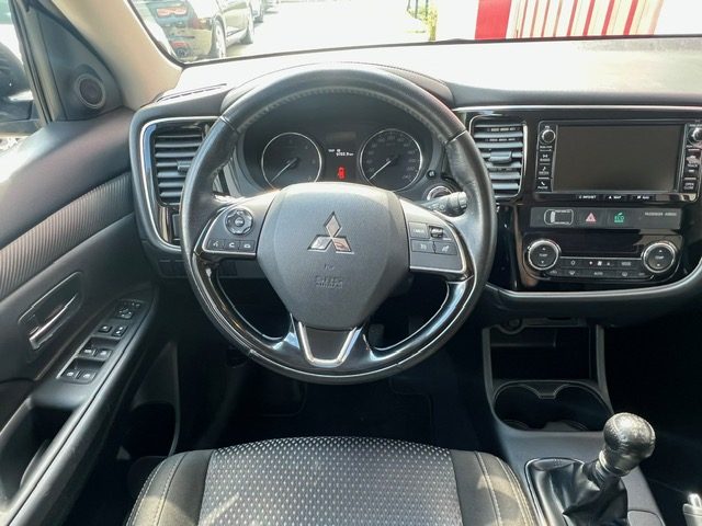 MITSUBISHI OUTLANDER 2016