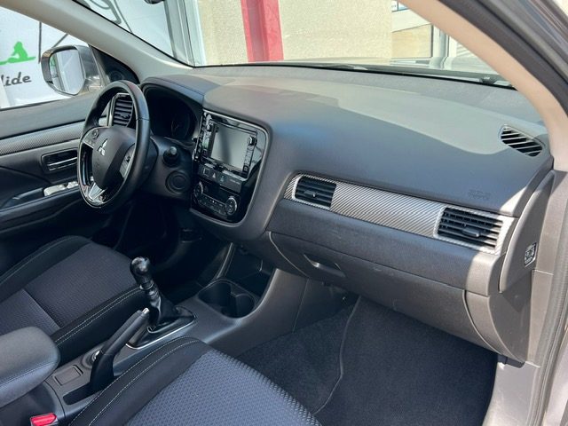 MITSUBISHI OUTLANDER 2016