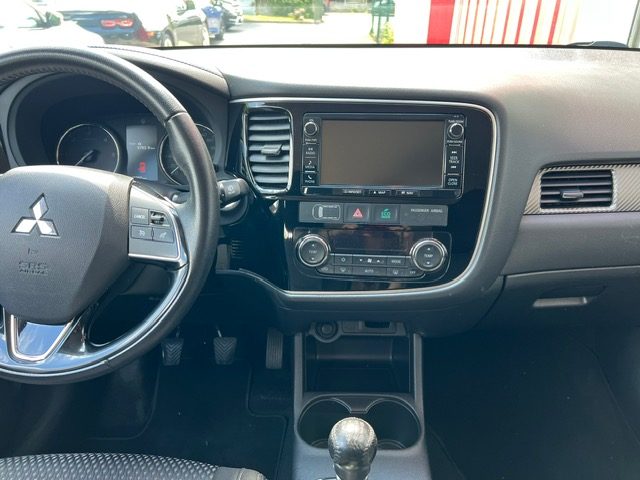 MITSUBISHI OUTLANDER 2016