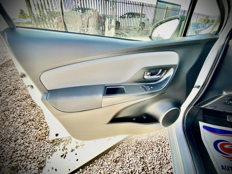 TOYOTA YARIS HSD DYNAMIC 04/2015