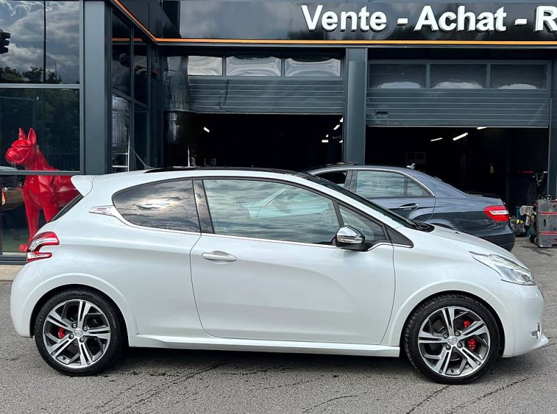 PEUGEOT 208 GTI 1.6 THP 200 Cv 1ERE MAIN / GPS TOIT PANORAMIQUE 47 700 Kms CritAir1 - GARANTIE 1 AN