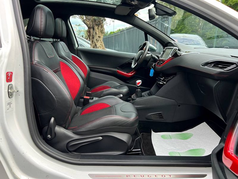 PEUGEOT 208 GTI 1.6 THP 200 Cv 1ERE MAIN / GPS TOIT PANORAMIQUE 47 700 Kms CritAir1 - GARANTIE 1 AN