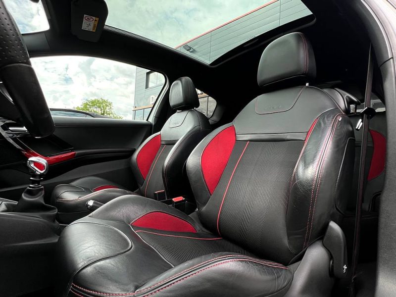 PEUGEOT 208 GTI 1.6 THP 200 Cv 1ERE MAIN / GPS TOIT PANORAMIQUE 47 700 Kms CritAir1 - GARANTIE 1 AN