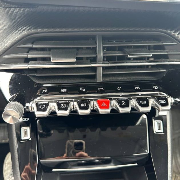 PEUGEOT 2008 1.5 BLUE HDI 130 cv Allure 