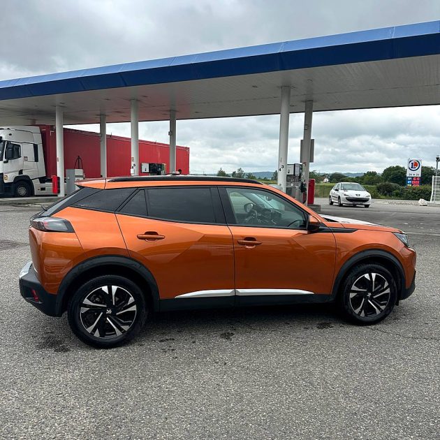 PEUGEOT 2008 1.5 BLUE HDI 130 cv Allure 