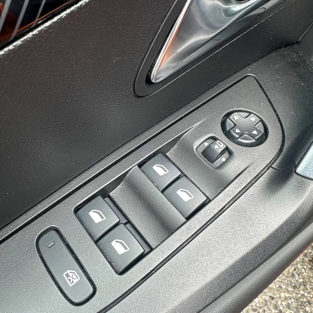 PEUGEOT 2008 1.5 BLUE HDI 130 cv Allure 