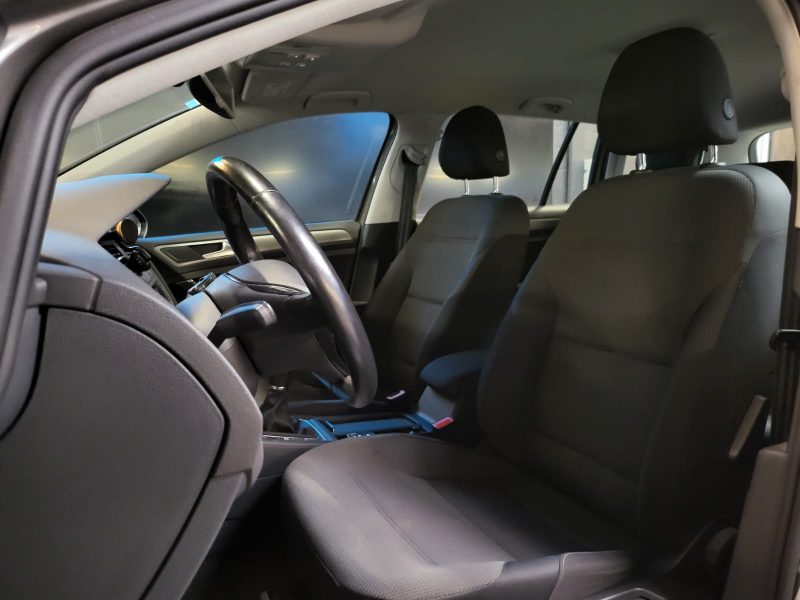 VOLKSWAGEN GOLF VII SW 1.6 TDI 110 cv / ENTRETIEN COMPLET + 2EME MAIN + AIDE AU PARKING AV+AR /