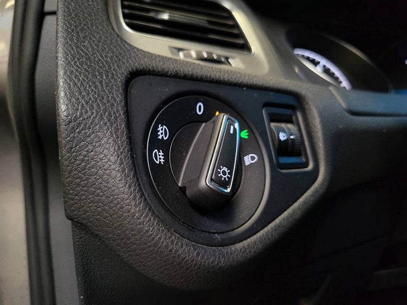 VOLKSWAGEN GOLF VII SW 1.6 TDI 110 cv / ENTRETIEN COMPLET + 2EME MAIN + AIDE AU PARKING AV+AR /