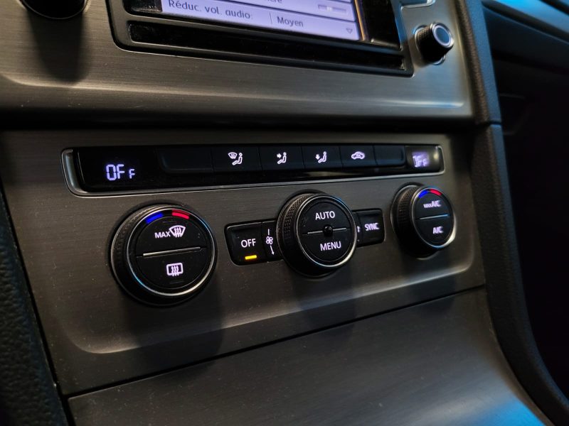 VOLKSWAGEN GOLF VII SW 1.6 TDI 110 cv / ENTRETIEN COMPLET + 2EME MAIN + AIDE AU PARKING AV+AR /