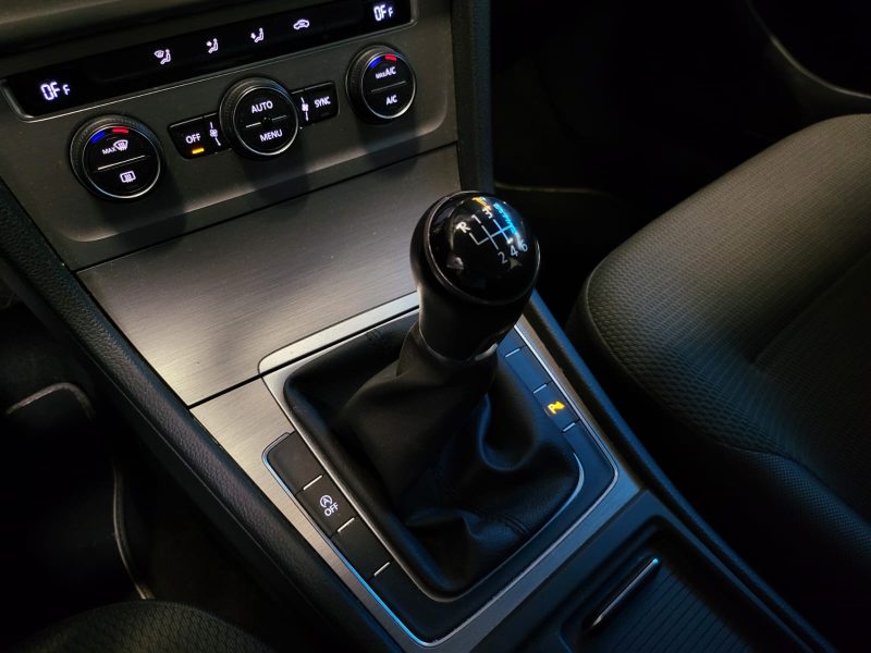 VOLKSWAGEN GOLF VII SW 1.6 TDI 110 cv / ENTRETIEN COMPLET + 2EME MAIN + AIDE AU PARKING AV+AR /