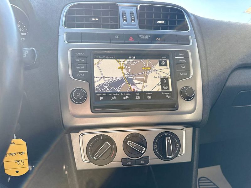 VOLKSWAGEN POLO 2016