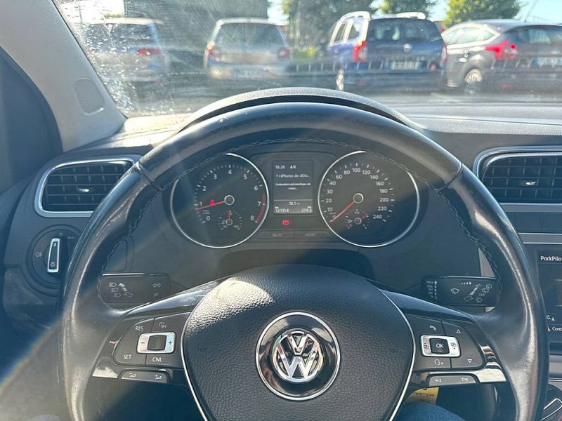 VOLKSWAGEN POLO 2016