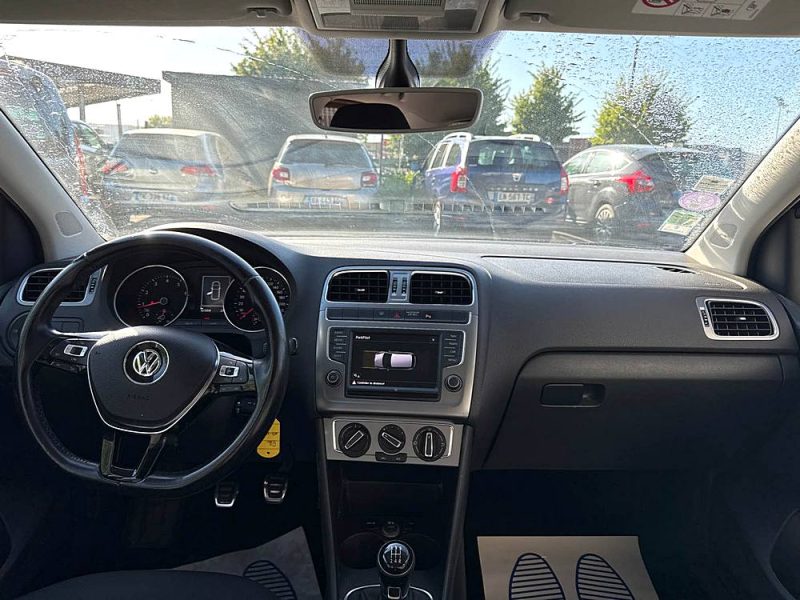 VOLKSWAGEN POLO 2016