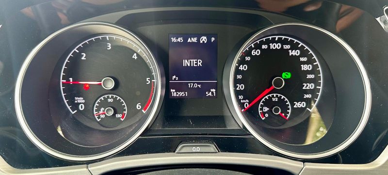 VOLKSWAGEN TOURAN 2021