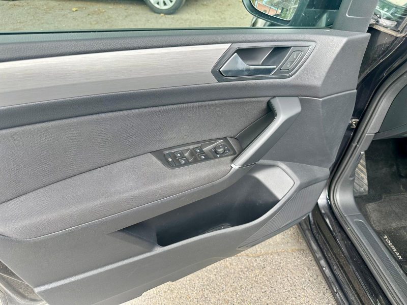 VOLKSWAGEN TOURAN 2021