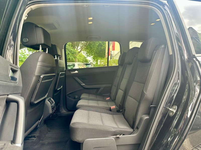 VOLKSWAGEN TOURAN 2021