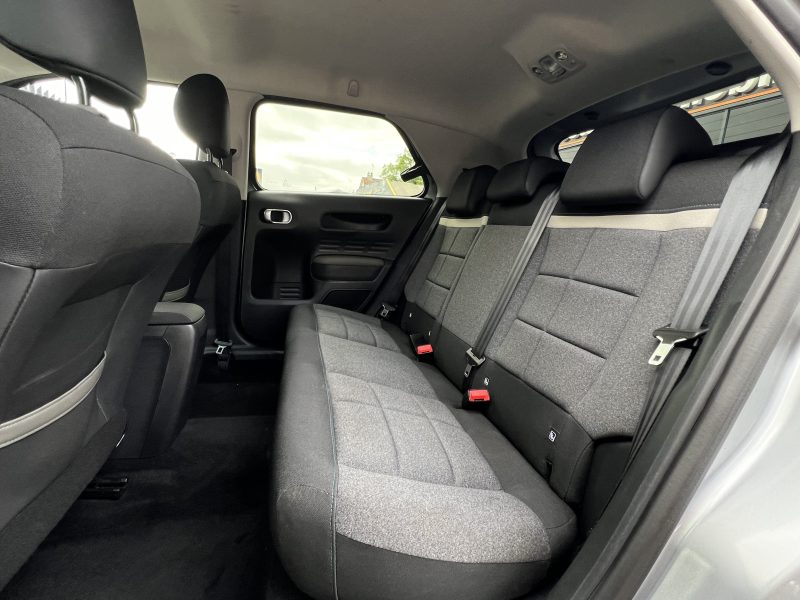 CITROEN C4 CACTUS PHASE 2 SHINE 1.5 HDI 100 Cv APPLE CARPLAY & ANDROID / CAMERA BVM6 - GARANTIE 1 AN