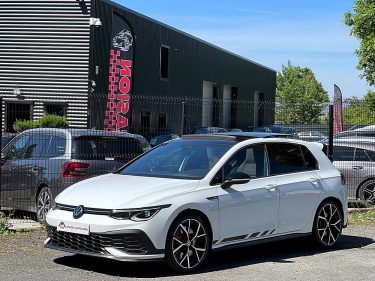 VOLKSWAGEN GOLF 2023