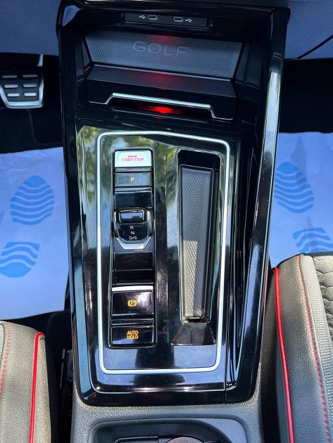 VOLKSWAGEN GOLF 2023