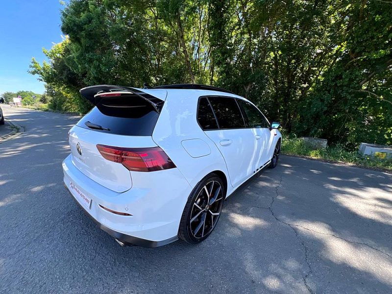 VOLKSWAGEN GOLF 2023