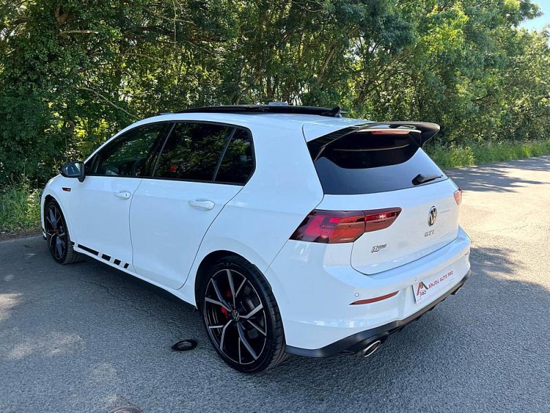 VOLKSWAGEN GOLF 2023