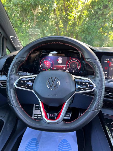 VOLKSWAGEN GOLF 2023