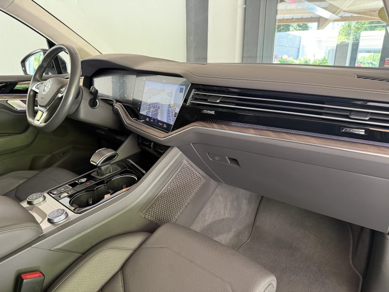 VOLKSWAGEN TOUAREG 2019