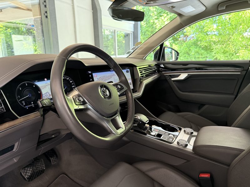 VOLKSWAGEN TOUAREG 2019