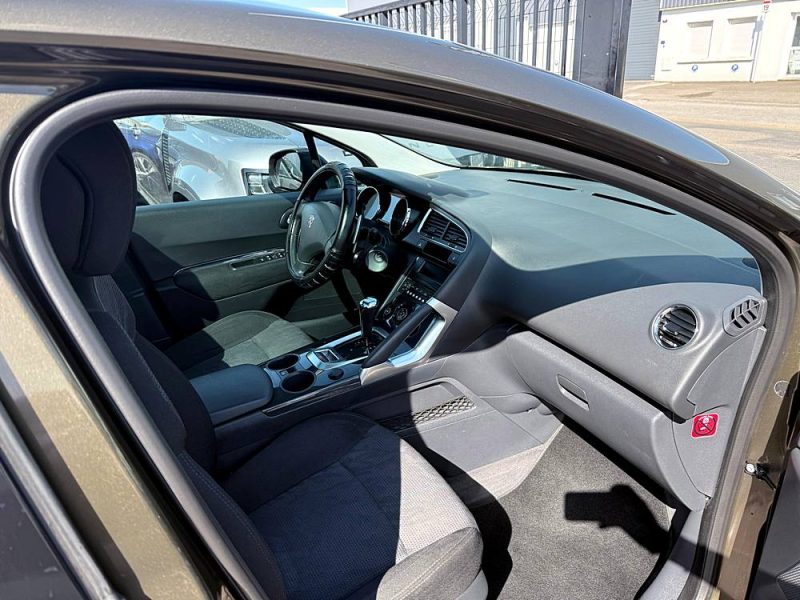PEUGEOT 3008 2010