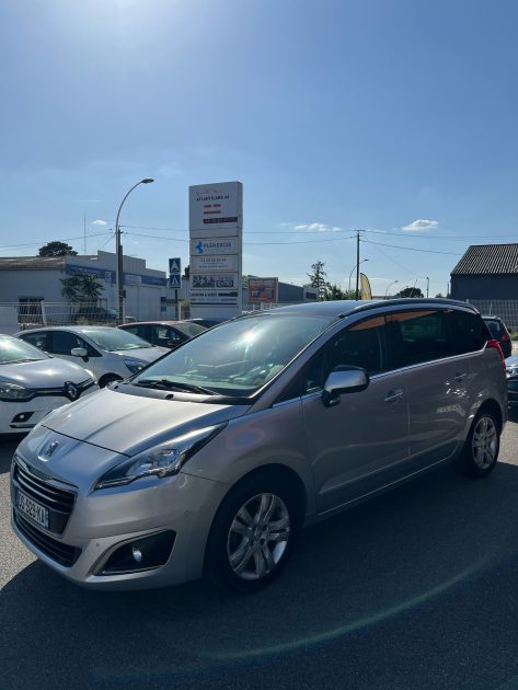 PEUGEOT 5008 2015