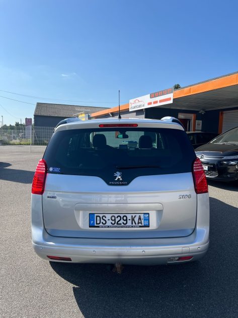 PEUGEOT 5008 2015