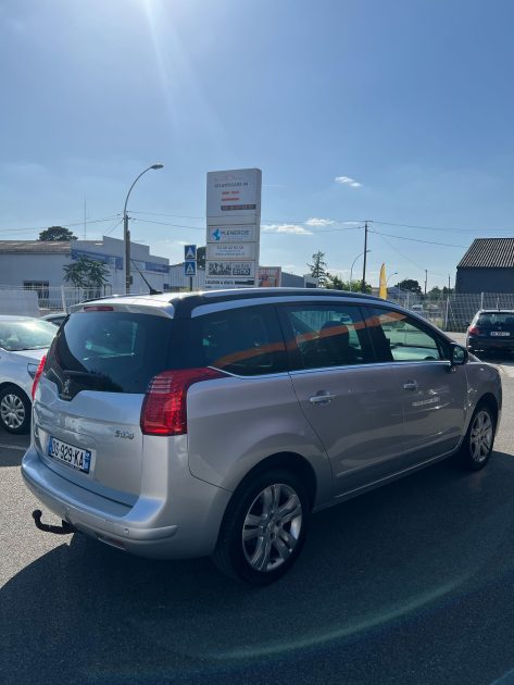 PEUGEOT 5008 2015