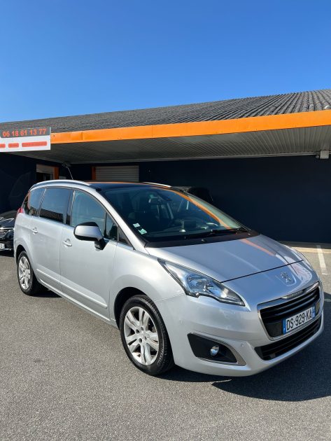 PEUGEOT 5008 2015