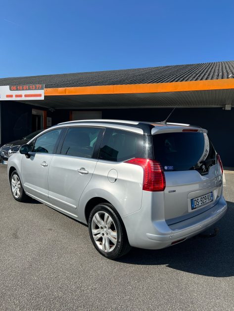 PEUGEOT 5008 2015