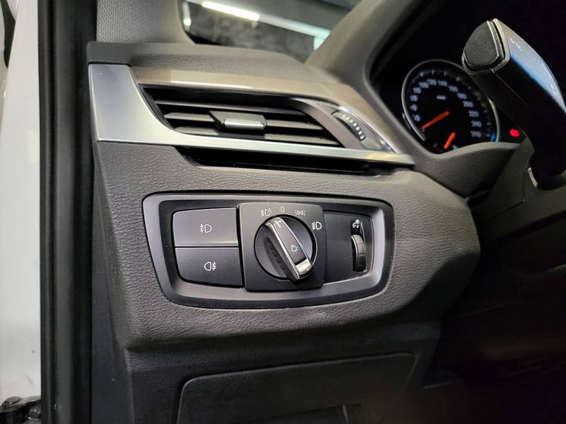 BMW X1 18i sDrive 140cv X LINE / SUIVI BMW / TOIT OUVRANT / CAMERA DE RECUL / HAYON ELECTRIQUE / 2EM