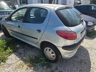 PEUGEOT 206 1.4 ESSENCE 