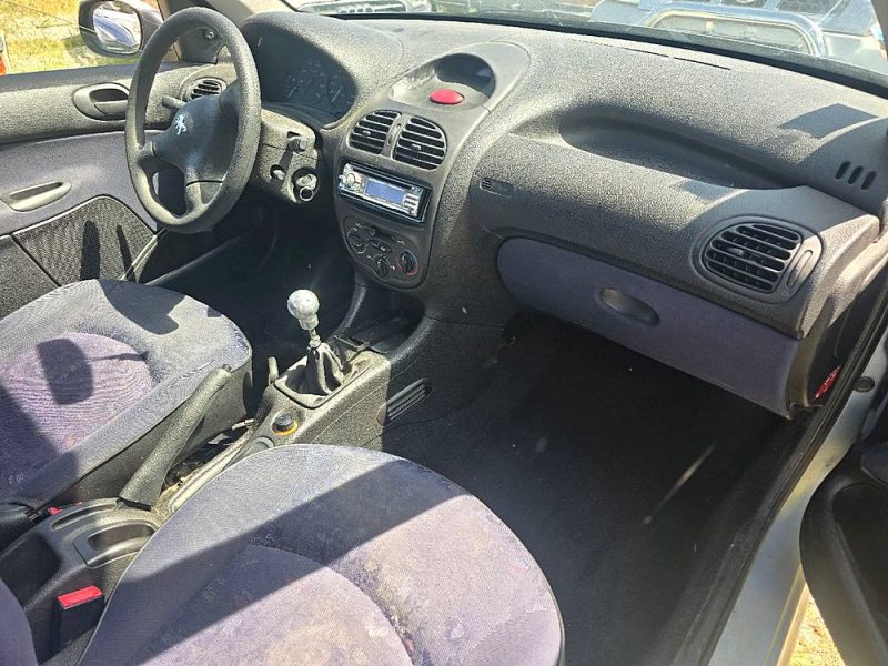 PEUGEOT 206 1.4 ESSENCE 