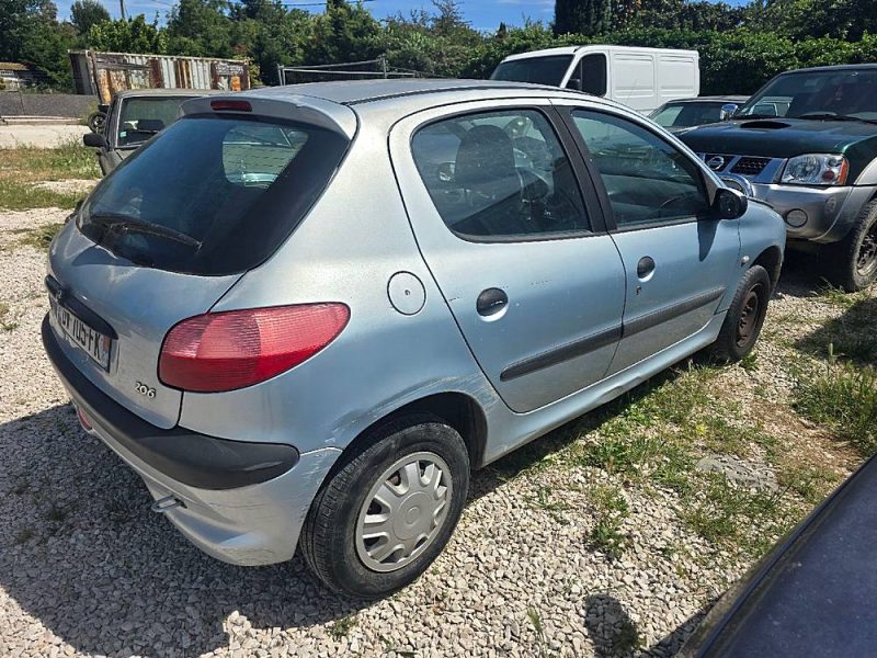 PEUGEOT 206 1.4 ESSENCE 