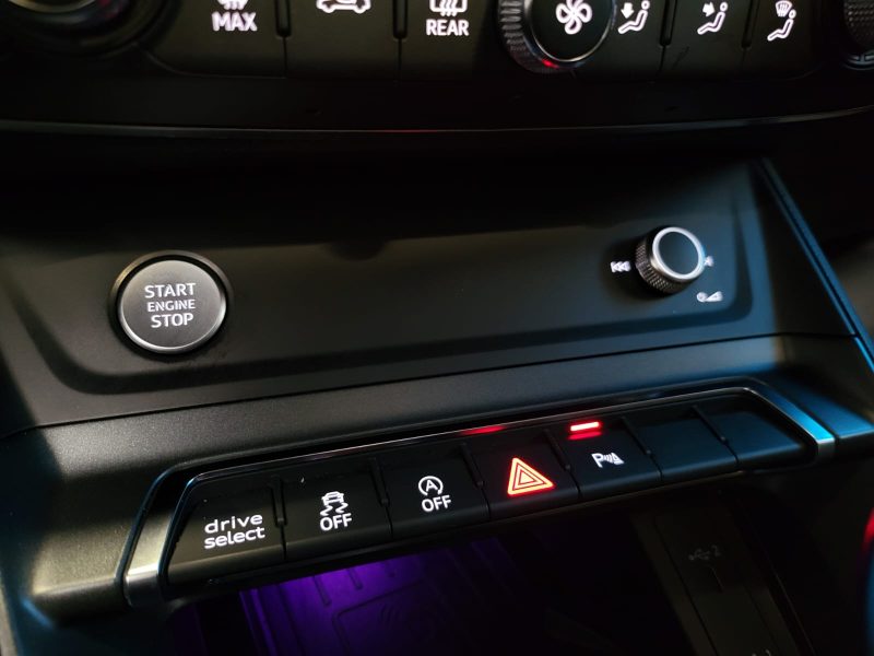 AUDI Q3 35 TDI 150cv BVA7 S-LINE / TOIT OUVRANT / VIRTUAL COCKPIT / CARPLAY / SIEGES CHAUFFANTS