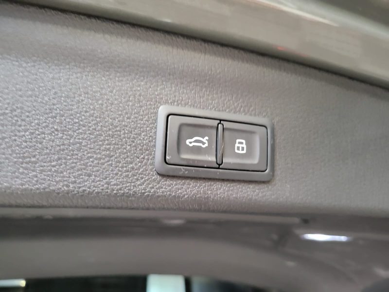 AUDI Q3 35 TDI 150cv BVA7 S-LINE / TOIT OUVRANT / VIRTUAL COCKPIT / CARPLAY / SIEGES CHAUFFANTS