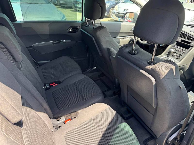 PEUGEOT 5008 1.6 HDI 110 BOITE AUTO