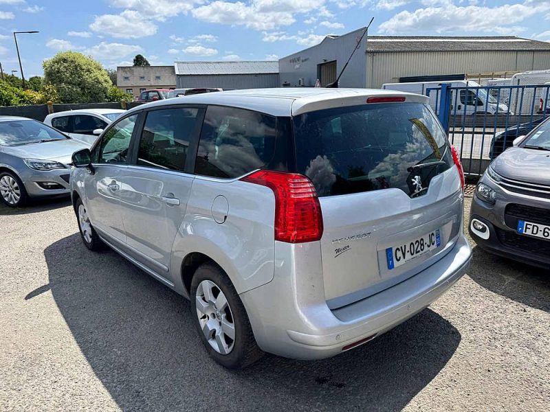 PEUGEOT 5008 1.6 HDI 110 BOITE AUTO